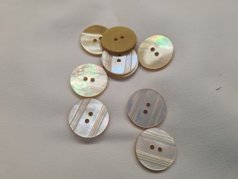 Knopf 23mm 2-Loch Perlmutt-Knopf Streifen