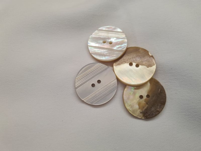 Knopf 28mm 2-Loch Perlmutt-Knopf Streifen