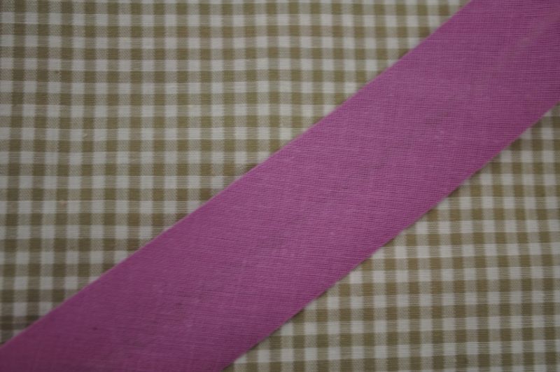 [260535.400873] Schrägband gefalzt 30 mm dunkles flieder