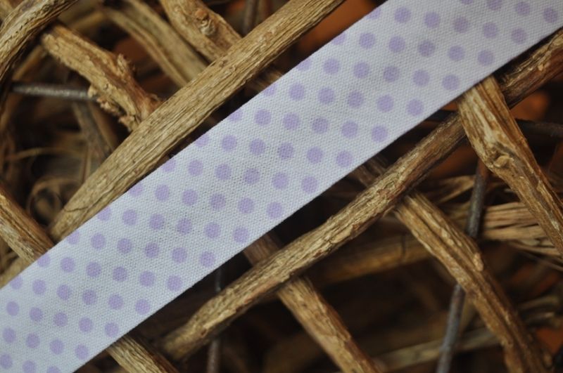 Schrägband Punkte gefalzt 18 mm weiß - flieder