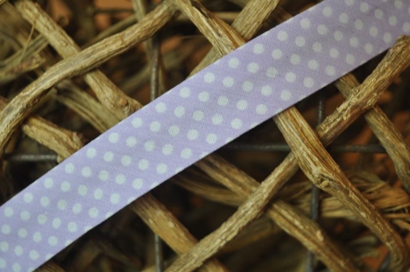 Schrägband Punkte gefalzt 18 mm flieder