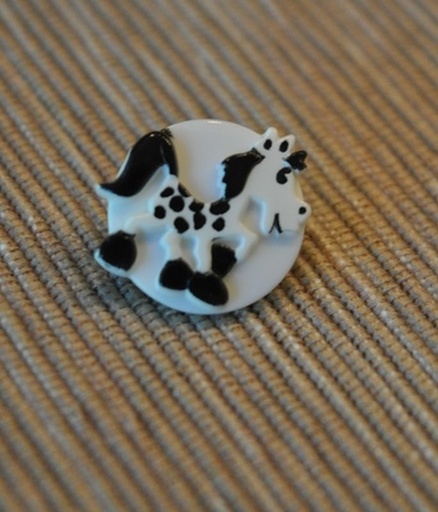 Knopf Pferd mit Öse weiß