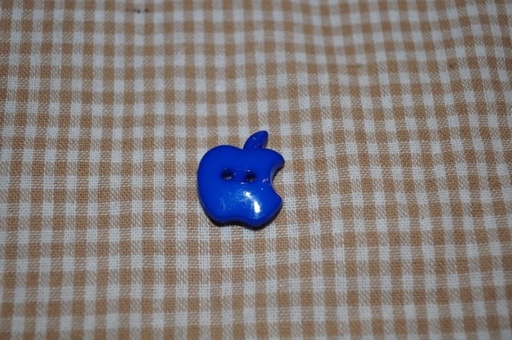 Knopf Bitten Apple mittel blau 2 cm